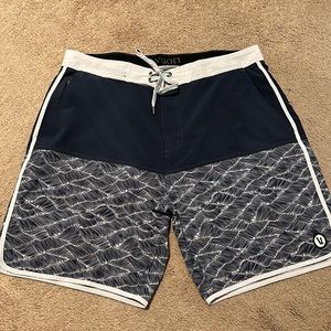 Men’s Vuori Board Shorts size 34